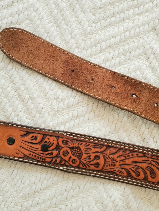 Vintage Tooled Leather Western Floral Belt - Picture 4 of 10